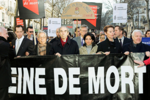 Le troisième congrès mondial contre la peine de mort s'est tenu à Paris, en France, du 1er au 3 février. "Paris 2007" a rassemblé plus de 600 abolitionnistes et décideurs du monde entier. ltr : Michel Taube (Président de "Ensemble contre la peine de mort"), Sakae Menda (qui a été dans le couloir de la mort au Japon pendant 34 ans et qui est innocent), Robert Badinter (ancien ministre de la justice ayant mené l'abolition de la peine de mort en France)
