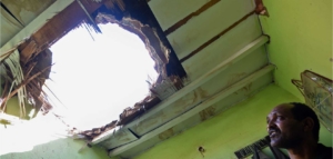 Toit de maison détruit à Riyadh (Arabie Saoudite) après la chute d'un missile houthi 26/3/2018