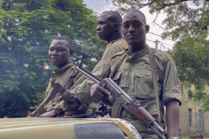 Members of the military junta arrive with their escorts at the Malian Ministry of Defence in Bamako on August 19, 2020. - The military junta that took power in Mali on August 19, 2020, asked that the population resume "its activities" and cease "vandalism" the day after the coup that ousted President Ibrahim Boubacar Keita and his government. (Photo by MALIK KONATE / AFP)