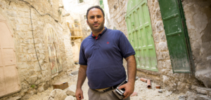 Issa Amro dans le centre de Hébron, 13/09/2017 © Richard Burton / Amnesty International