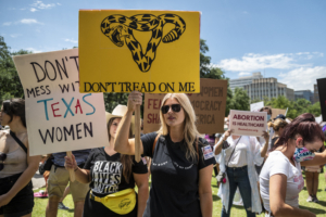 AUSTIN, TX - MAY 29: Protesters hold up signs at a protest outside the Texas state capitol on May 29, 2021 in Austin, Texas. Thousands of protesters came out in response to a new bill outlawing abortions after a fetal heartbeat is detected signed on Wednesday by Texas Governor Greg Abbot. Sergio Flores/Getty Images/AFP
SERGIO FLORES / GETTY IMAGES NORTH AMERICA / Getty Images via AFP