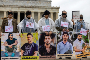 27/01/2024 Washington DC - Etats-Unis : des membres iraniens de la diaspora et des activistes se rassemblent devant le Lincoln Memorial sur le National Mall, lors de la manifestation "Unis contre les exécutions en Iran", le 27 janvier 2024. Ils condamnent l'augmentation des condamnations à mort prononcées par les dirigeants de la République islamique d'Iran. Selon Human Rights Activists in Iran (HRANA), une organisation apolitique et non gouvernementale dédiée à la défense des droits de l'homme,