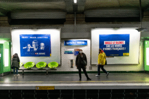 Action d'Amnesty International France à la station La Muette, ligne 9, pour dénoncer l'omerta qui règne autour des ventes d'armes françaises
