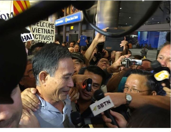 Nguyen Van Hai, aussi connu sous le nom de Dieu Cay le jour de sa libération le 21 October 2014 après 4 ans d'emprisonnement 