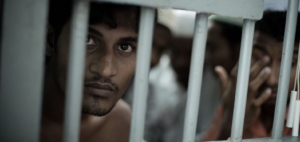 Un bateau surchargé avec 350 personnes, dont des enfants, en provenance 

du Myanmar ou du Bangladesh... errait entre les côtes de Thaïlande et de Malaisie depuis plus de deux mois. Les passagers manquaient d'eau et de nourriture.