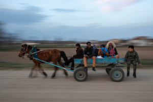 Migrants are transported by locals on a horse cart towards Turkey's Pazarkule border crossing with Greece's Kastanies, near Edirne, Turkey, March 8, 2020. REUTERS/Marko Djurica