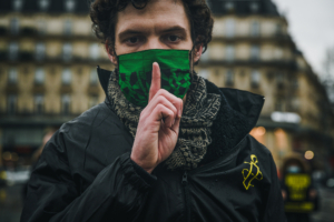 Mobilisation sur la place de la République à Paris pour dénoncer les ventes illégales d'armes de la France