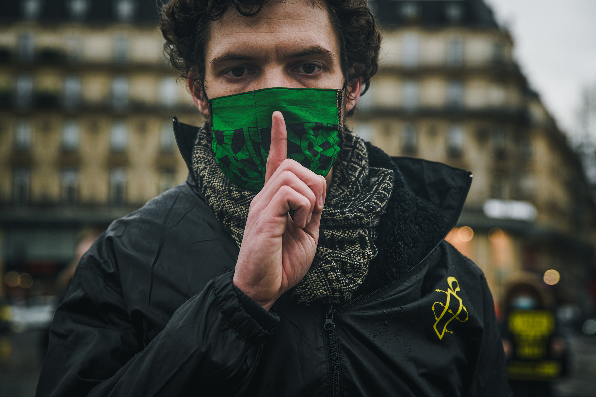 Mobilisation sur la place de la République à Paris pour dénoncer les ventes illégales d'armes de la France