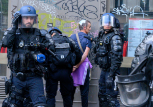 After the signature at the end of the Segur de la Sante, of an agreement providing in particular for 7.5 billion euros to raise the salaries of hospital staff between the government and trade unions, thousands of healthcare workers who considered the proposed measures insufficient demonstrated once again in Paris on 14 July 2020 to demand more resources