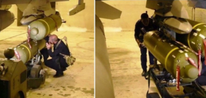 Militaires de l'armée de l'air en train de charger des bombes à sous-munitions dans des avions de combat égyptiens @EgyArmySpox via Twitter