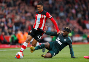 Soccer Football - Premier League - Southampton v Newcastle United - St Mary's Stadium, Southampton, Britain - March 7, 2020  Southampton's Yan Valery in action with Newcastle United's Allan Saint-Maximin   Action Images via Reuters/Matthew Childs