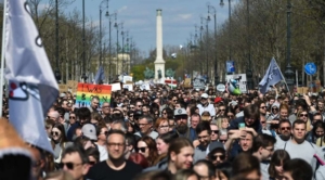 Hongrie, manifestations contre interdiction marches des fiertés