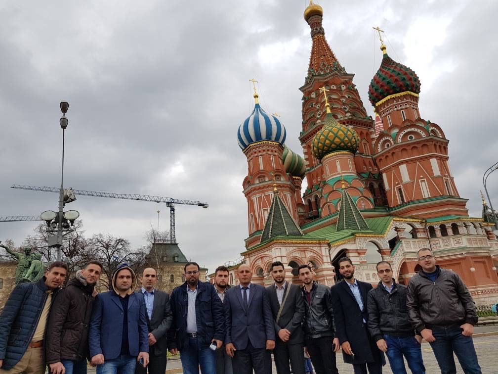 Moscou, 24 avril. Les témoins syriens visitent la Place Rouge avant leur briefing avec des officiers russes.