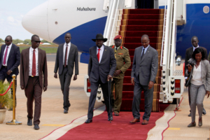 Arrivée du président sud-soudanais Salva Kiir à l'aéroport international de Juba, Soudan du Sud.