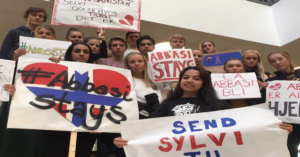 Manifestation de lycéens norvégiens pour leur camarage afghane Taibeh Abbasi © Private