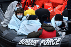 Des migrants recueillis en mer alors qu'ils tentaient de traverser la Manche, le 10 janvier 2022
Amnesty International France