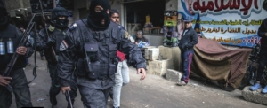 Policiers égyptiens dans les rues