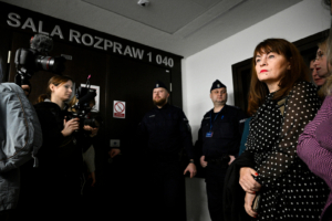 © JaapArriens/NurPhoto  Justyna Wydrzynska est vue au tribunal du district de Praga avant son procès à Varsovie, en Pologne, le 6 janvier 2022.