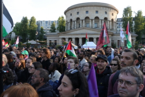 Manifestation contre la dissolution du collectif Urgence Palestine, Place Stalingrad, Paris, le 6 mai 2025 Crédit : Umit Donmez /Anadolu via AFP