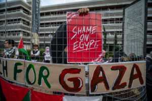 Des rassemblements de solidarité pour la Marche mondiale vers Gaza se sont tenus à travers le monde pour protester contre la décision de l’Egypte d’interdire la Marche mondiale pour Gaza. Ici, les manifestants se sont réunis à Bandung, Indonésie, le 15 juin 2025.  © Claudio Pramana/ZUMA Press Wire via Reuters