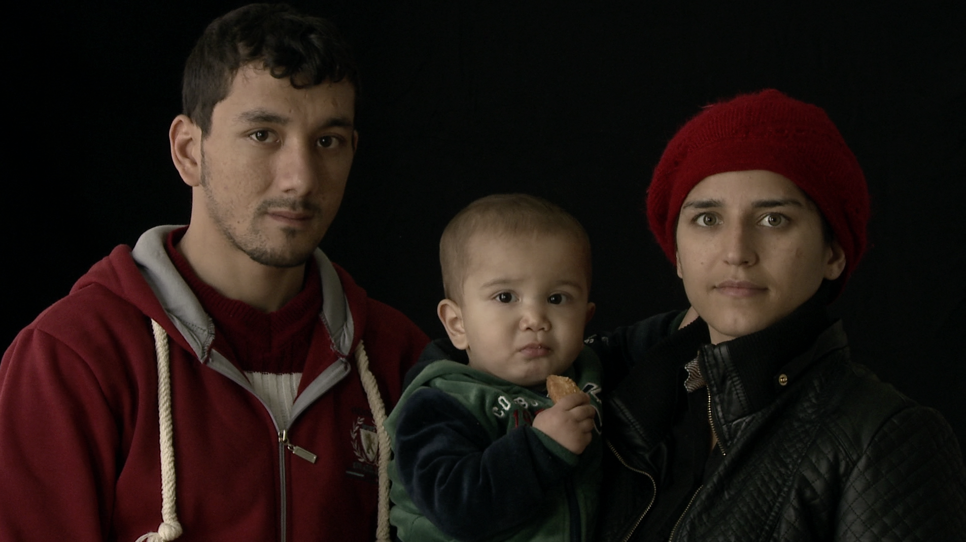 Une famille de migrants, image extraite du film "La mécanique des flux"