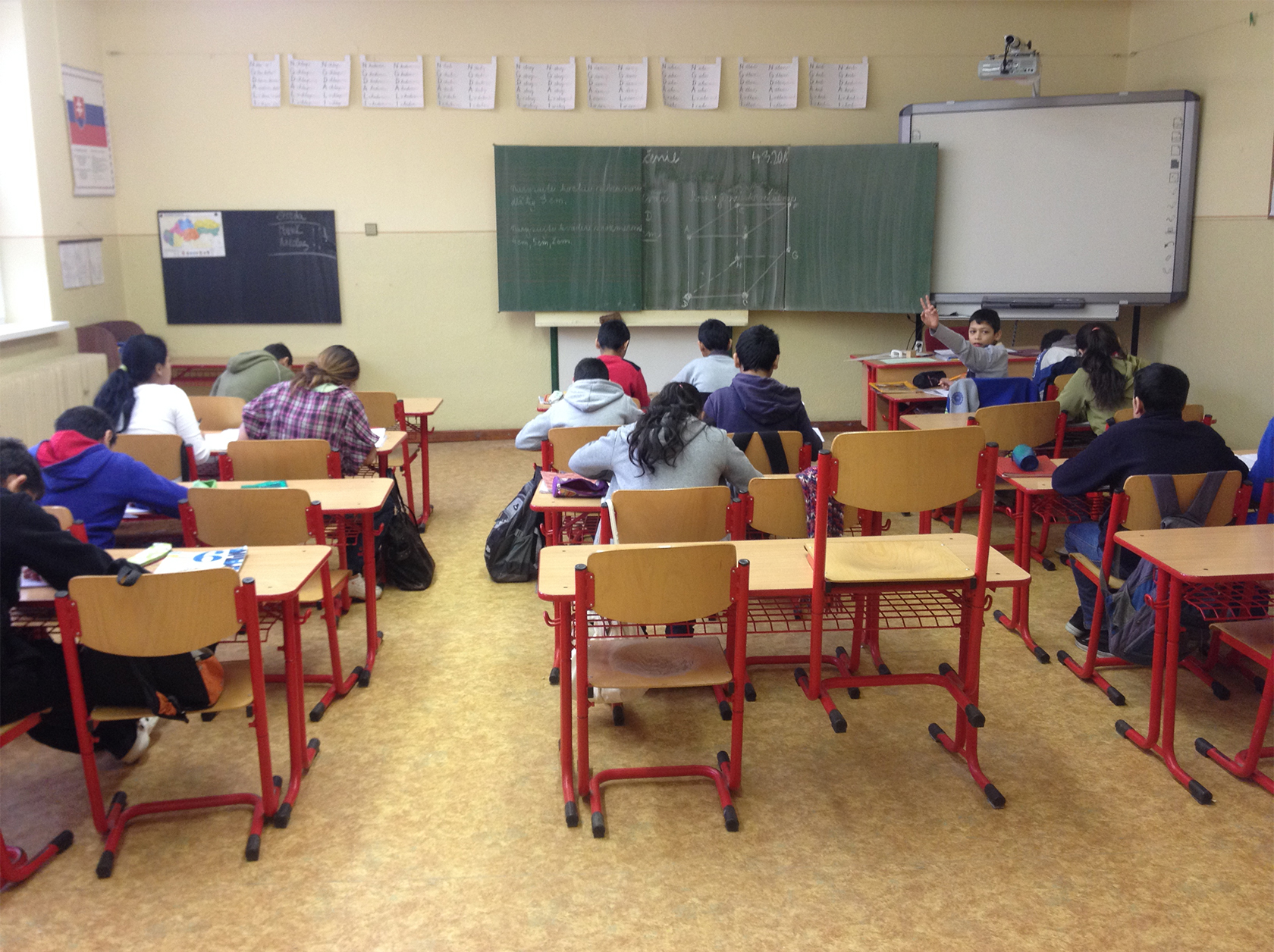 Dans une école "container" pour enfants roms en Slovaquie(2015)