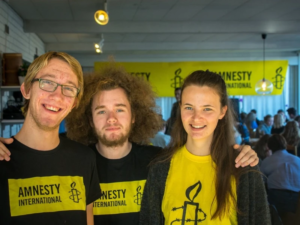 Photo de 3 militants d'Amnesty International France