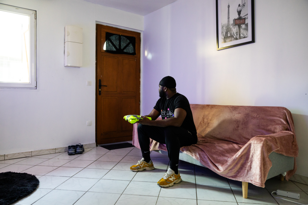 « J’ai perdu mon travail à cause de la carte de séjour » : la vie en suspens de Malik, en France depuis 8 ans