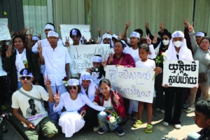 Les militants de Mother Nature Cambodia manifestent dans le centre de Phnom Penh, le 2 juillet 2024.