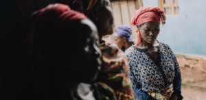 Groupe de discussion de Médecins Sans Frontières sur le thème des violences sexuelles contre les femmes, le 4 avril 2024 à Kishinji, en République démocratique du Congo.