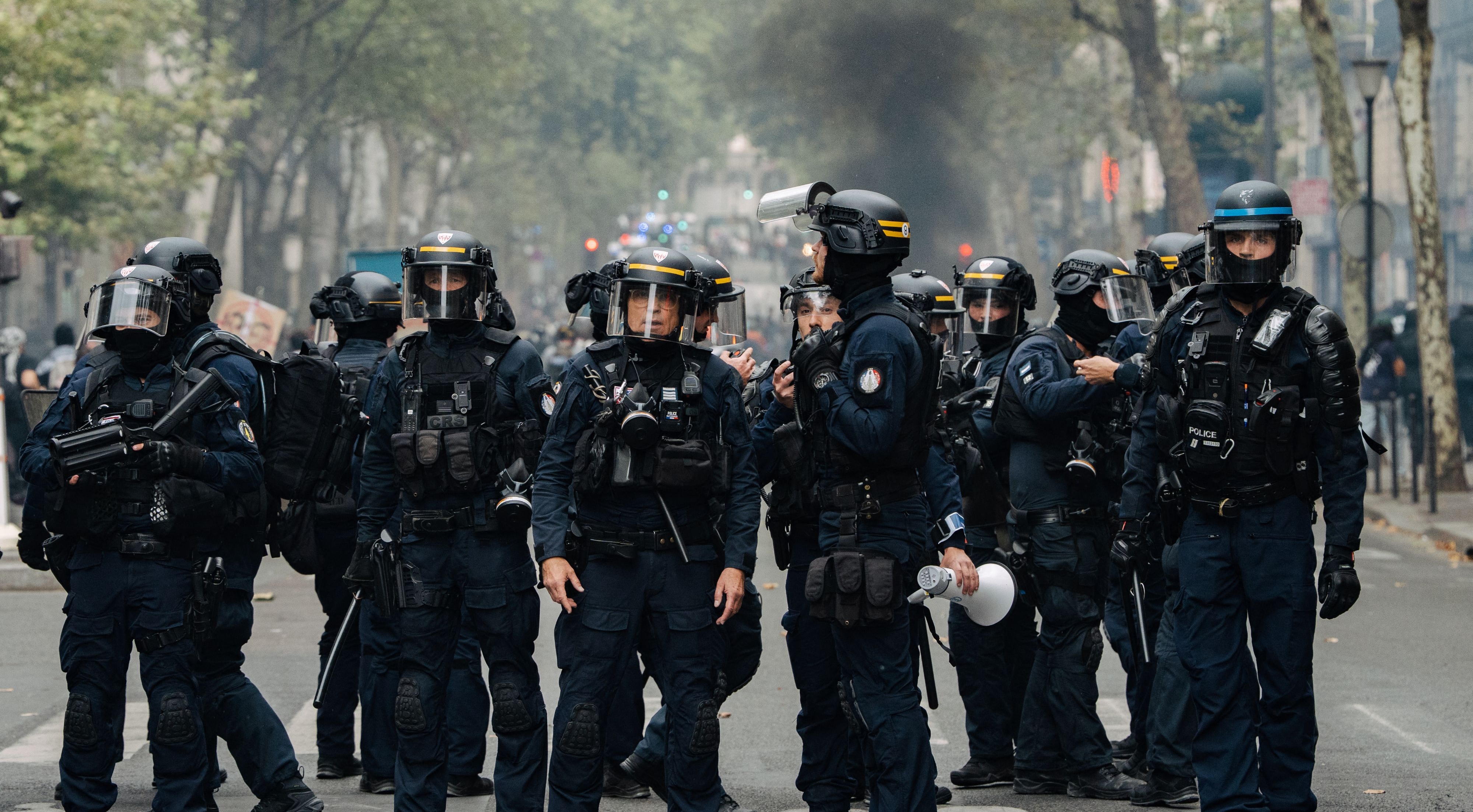 Pratiques autoritaires : 5 signes avant-coureurs en France