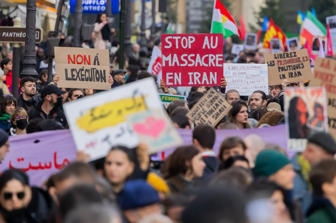 Iran : la population prise en étau entre la guerre et une répression brutale