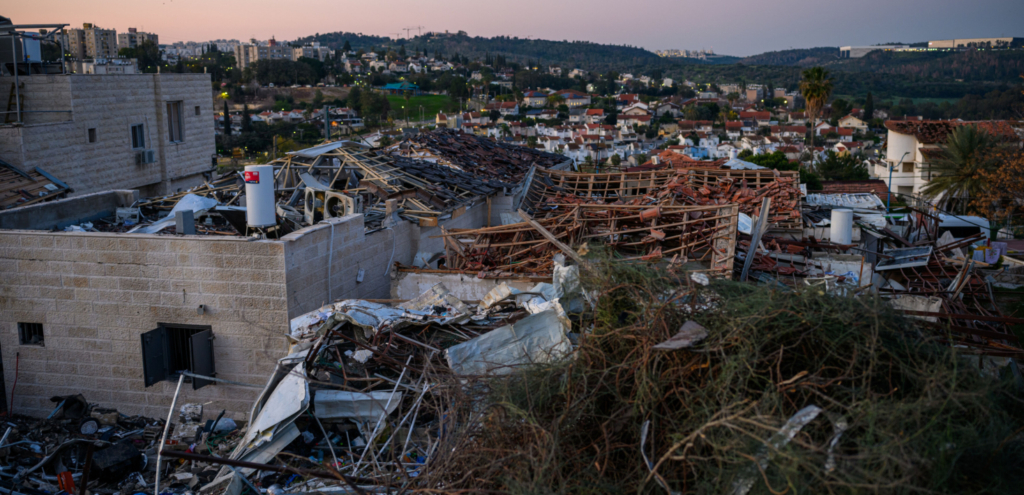 Une attaque d’un missile iranien contre une synagogue a tué 9 civils en Israël 